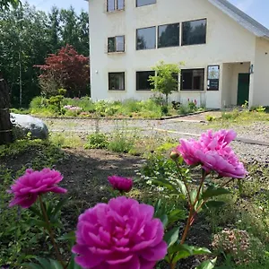 Ryokan Ninguruforet, Biei